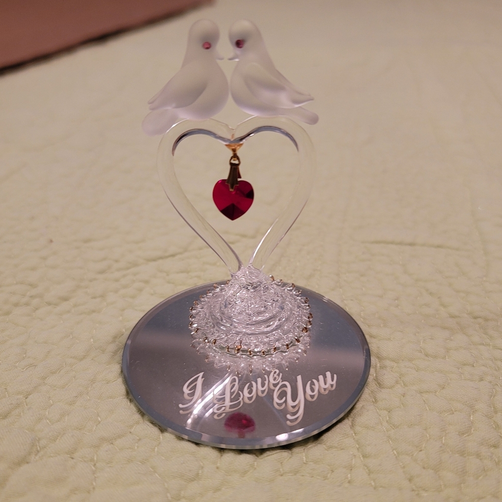 Baron Glass 2 doves sitting on a heart with a red heart dangling